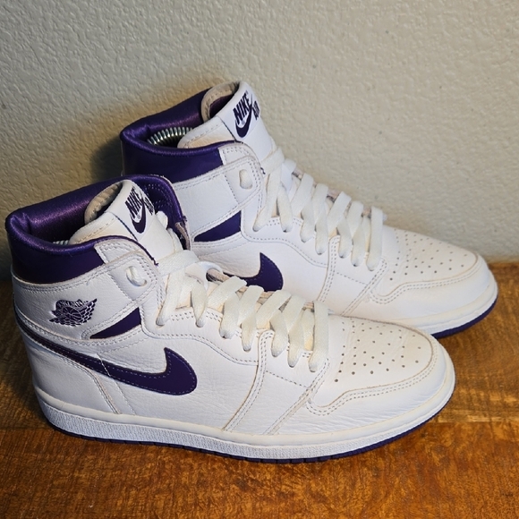 Nike Air Jordan Court Purple White and Purple High-Tops - Picture 4 of 10